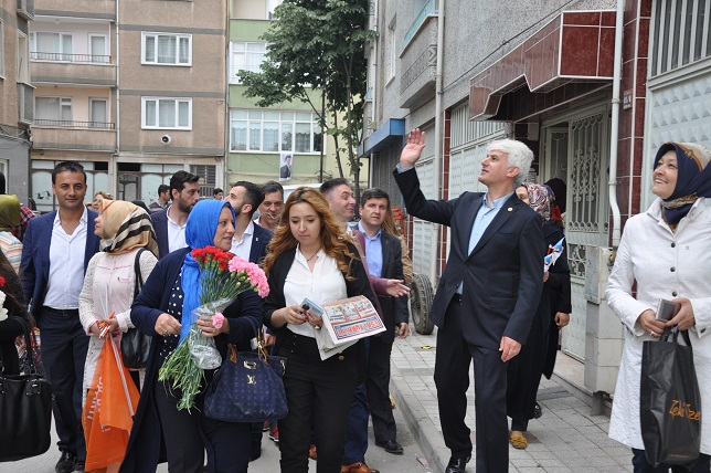 Şahin, çalmadık kapı bırakmıyor