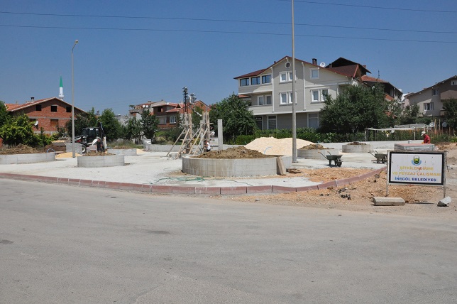 Belediye meydanları düzeltiyor