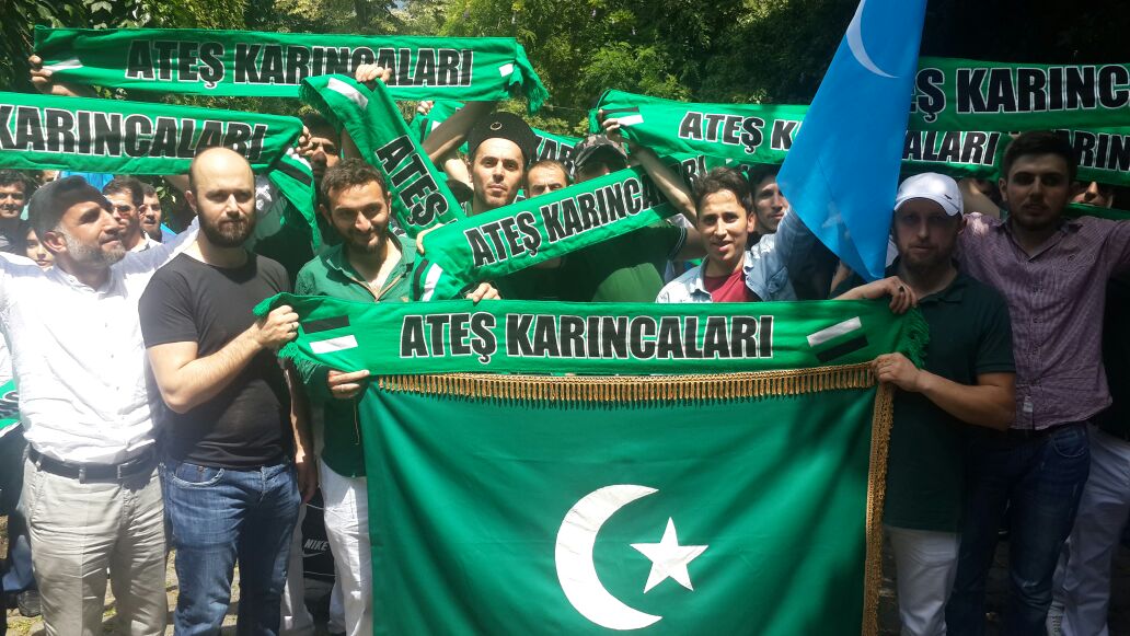 Ensar Vakfı da konsolosluğa yürüdü