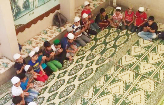 Eller semaya, dualar Doğu Türkistan’a