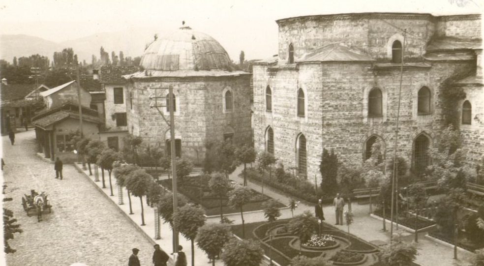 TARİHİ GÜZELLİKLERİN ÖRTÜLDÜĞÜ CAMİ; İSHAKPAŞA