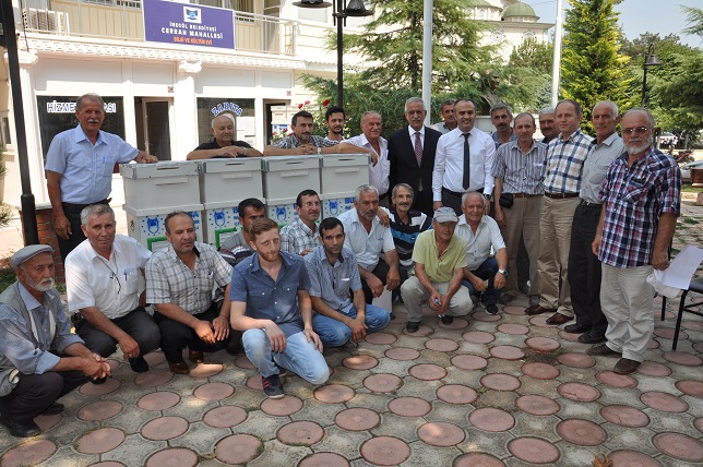 Belediyeden arıcılara Lustra arı kovanı