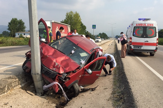 Gelini taşıyan araç kaza yaptı