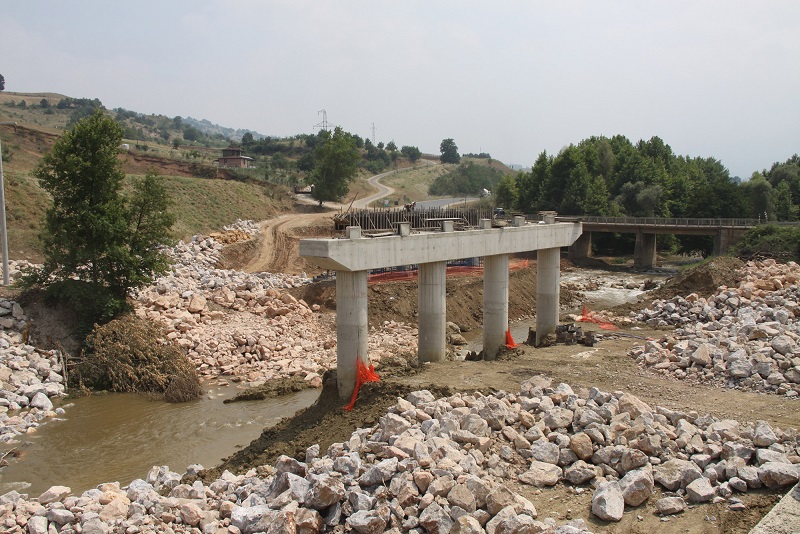 Hamamlı yolun asfaltlanıyor
