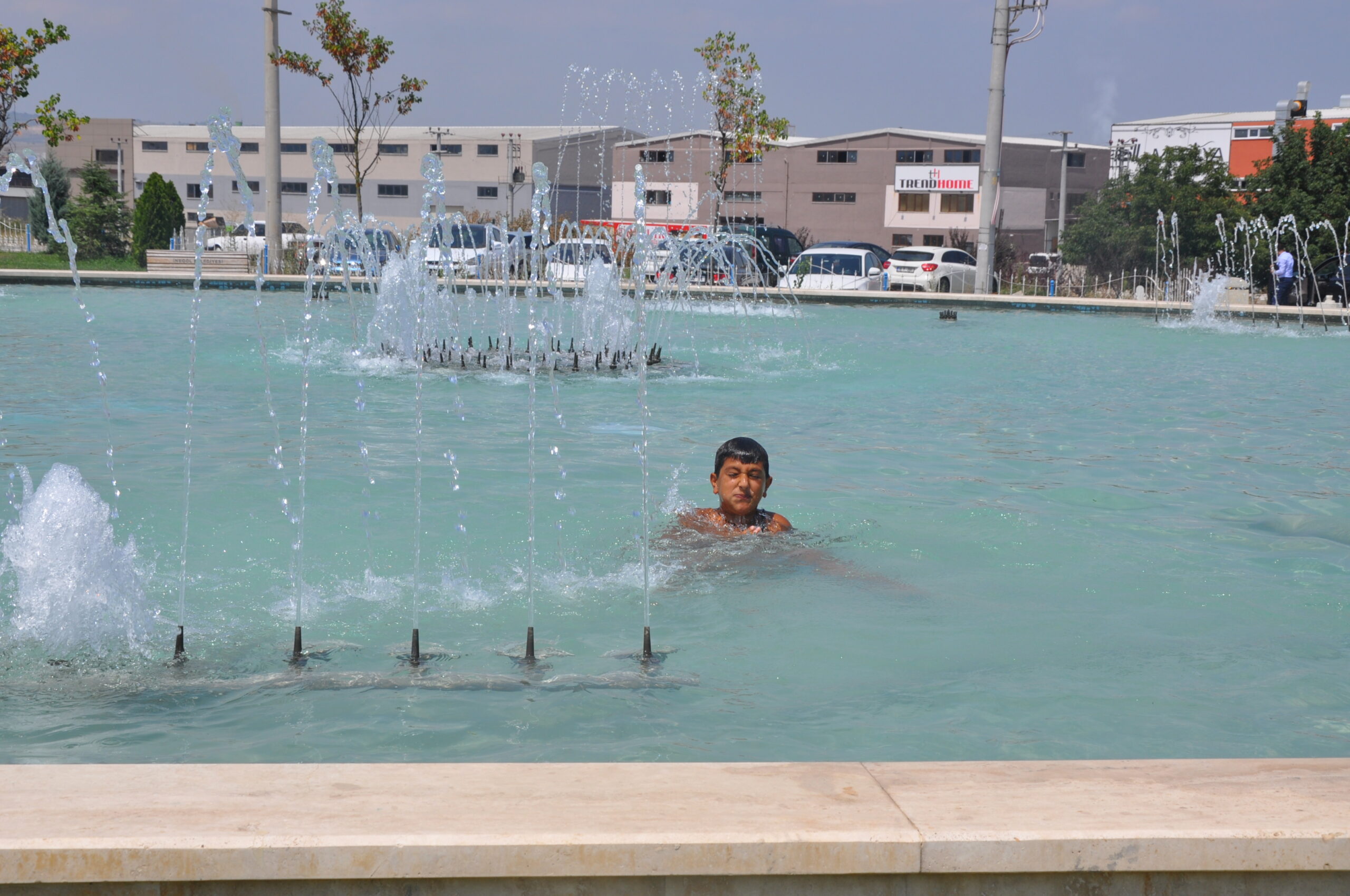 Havuzda tehlikeli oyun!