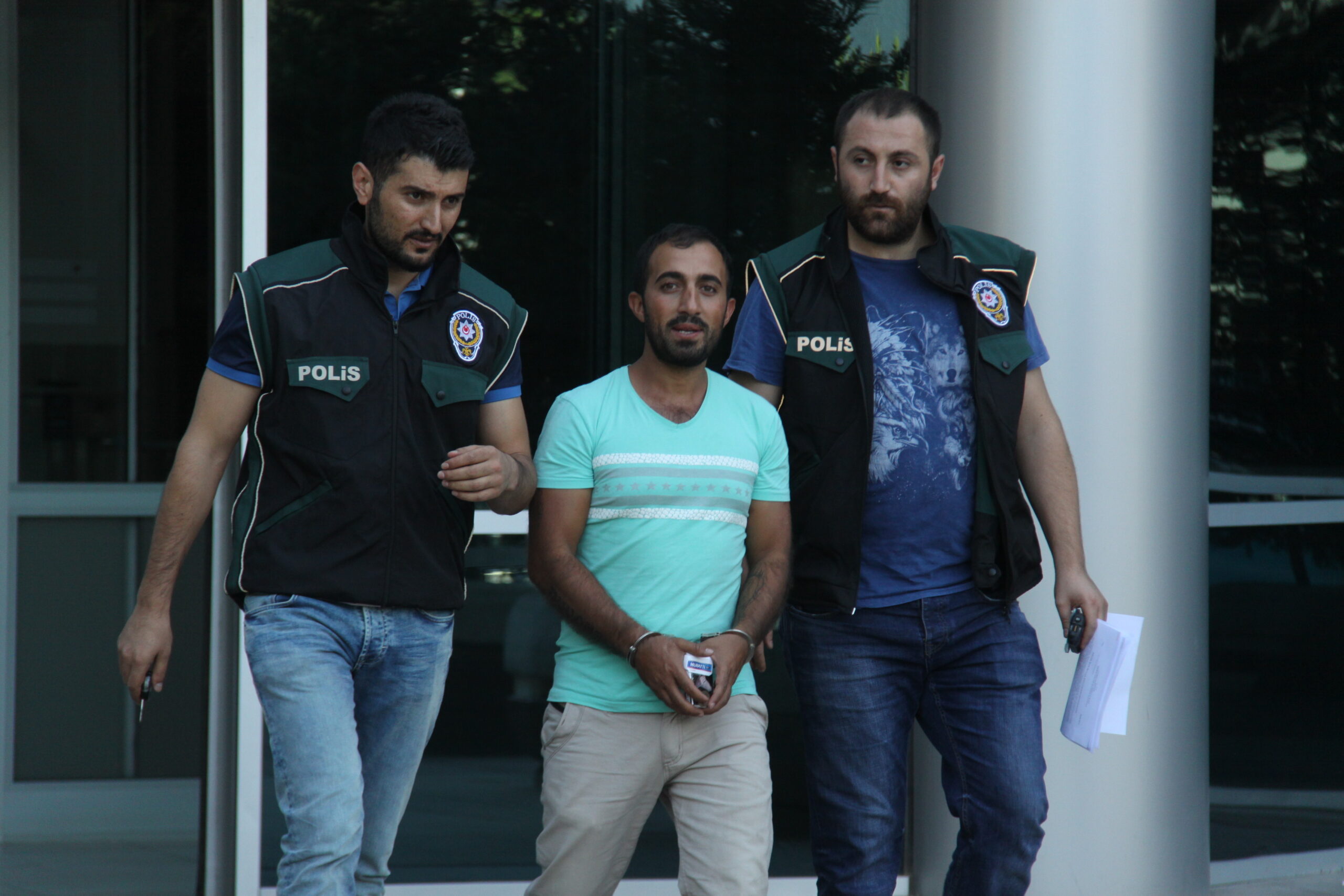 Uyuşturucu tacirleri çalıntı motorlarla yakalandı