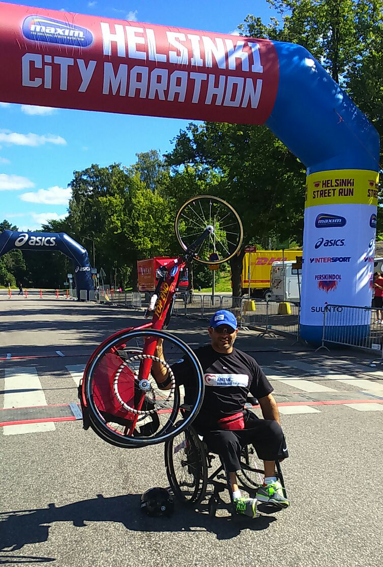 Tekerlekli sandalye ile 1.’lik için koştu!