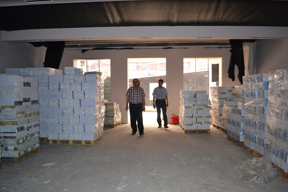 İnegöl ve Yenişehir’de kitaplar dağıtılıyor