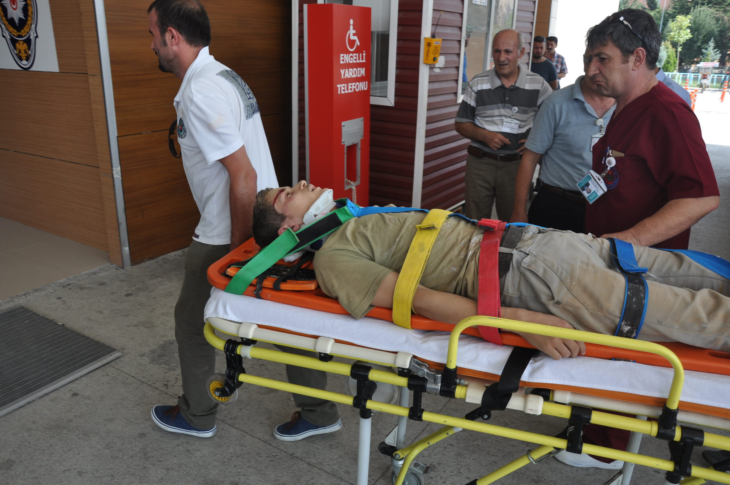 Suntalar Suriyeli işçinin üzerine devrildi