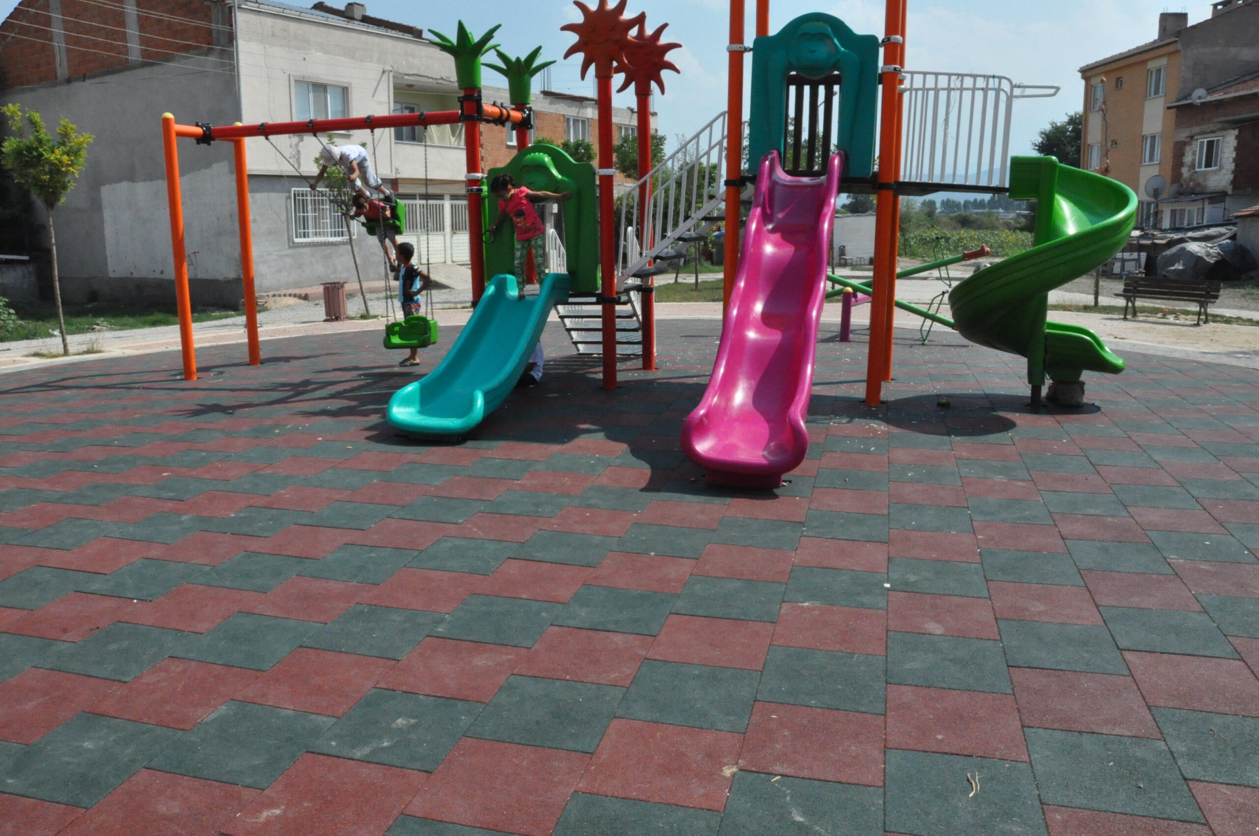 Çocuk parkları revize ediliyor