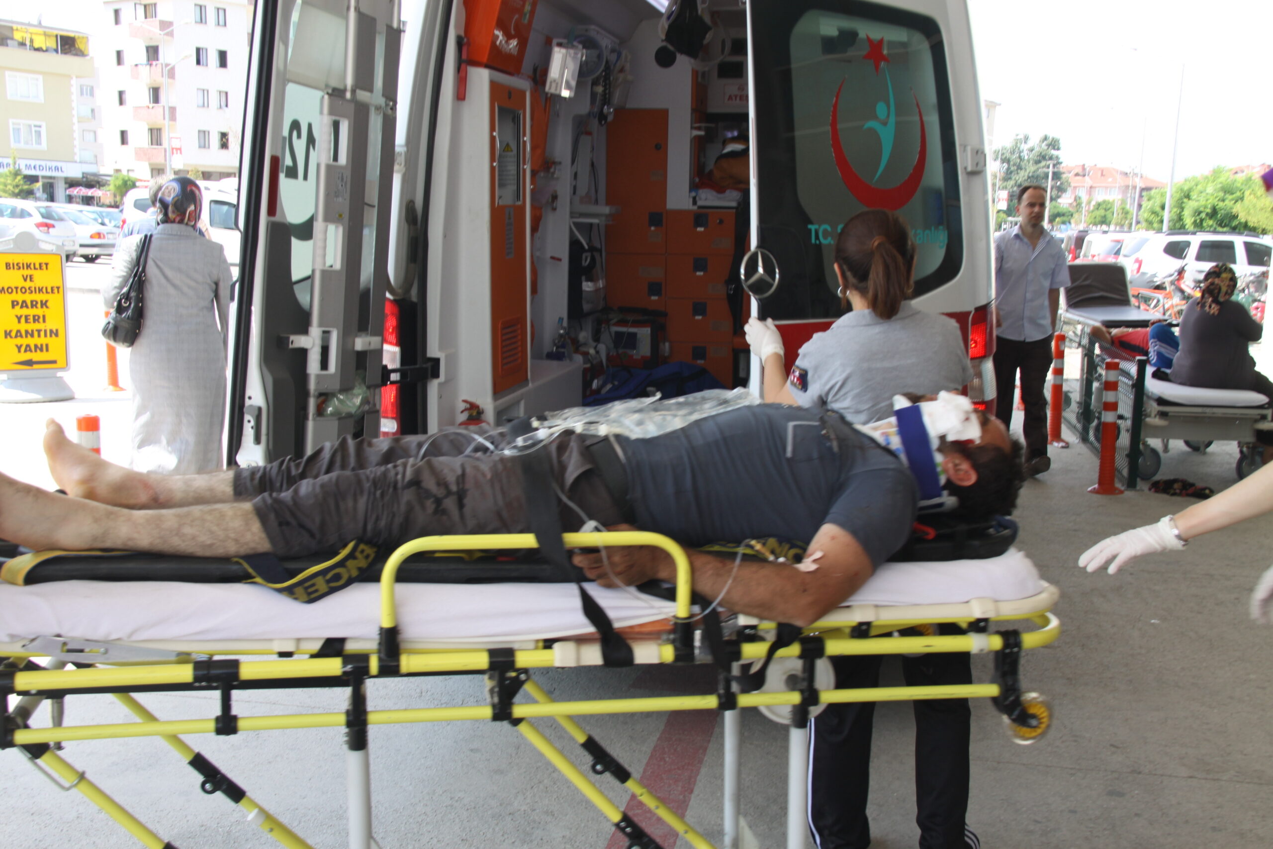 Araç içerisinde sıkıştı