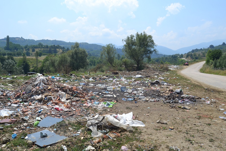 2 köy arası çöplüğe döndü