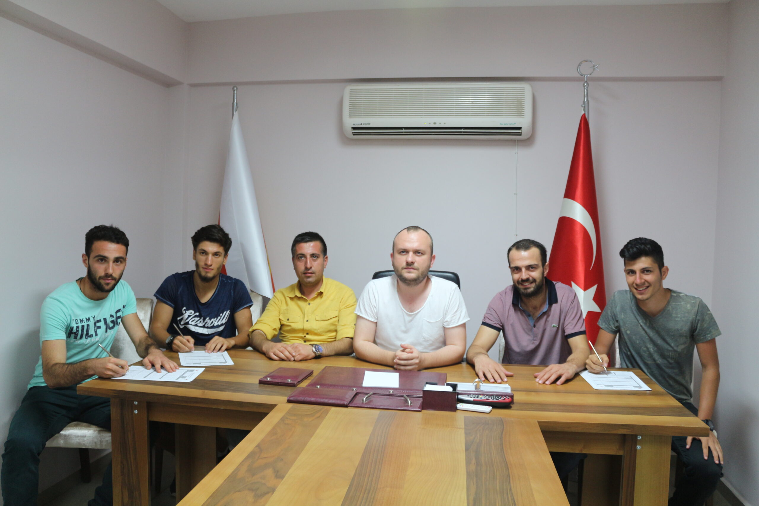 Trasnfer taarruzu devam ediyor