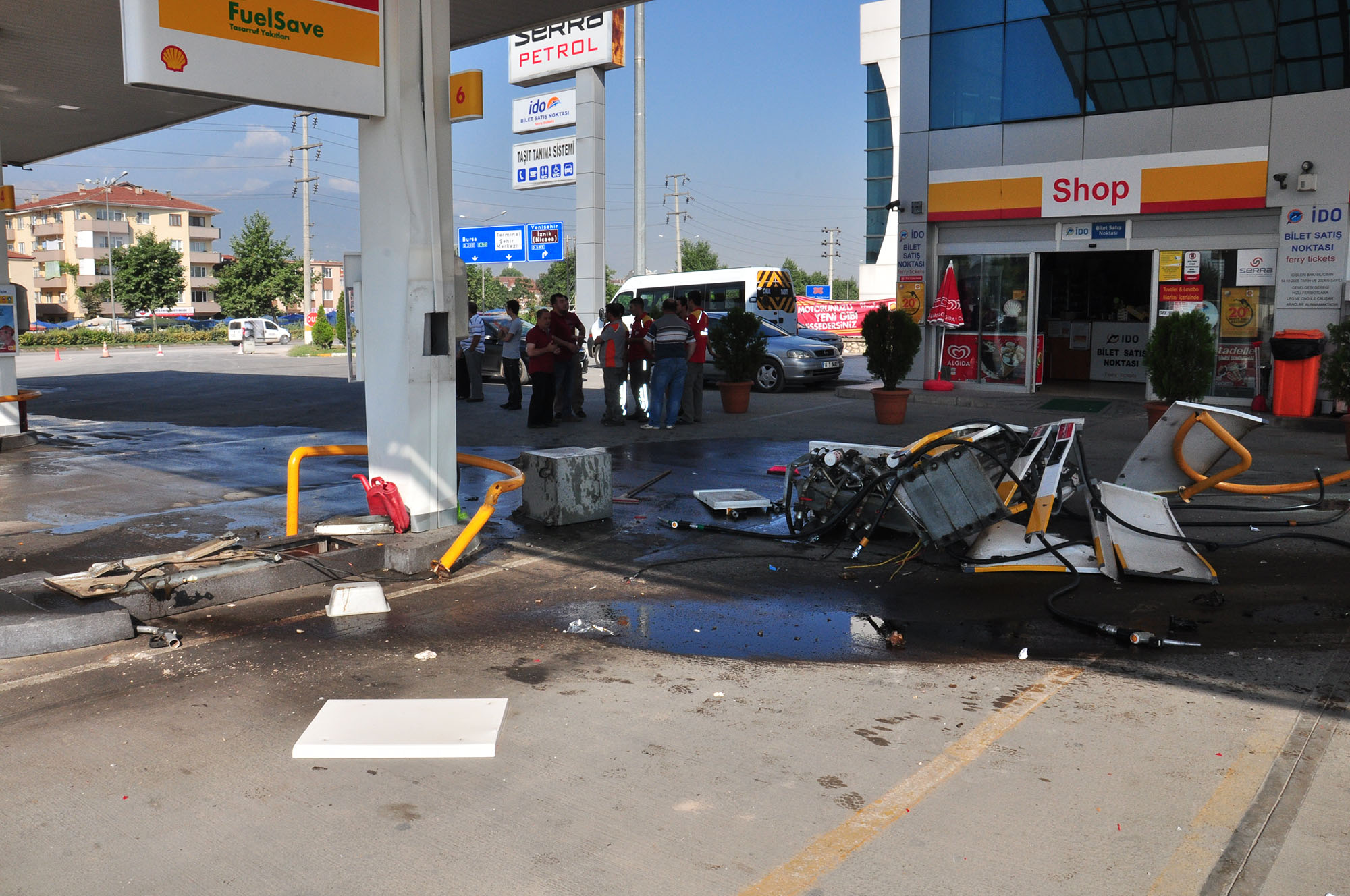 Hakimiyetini kaybetti petrole daldı