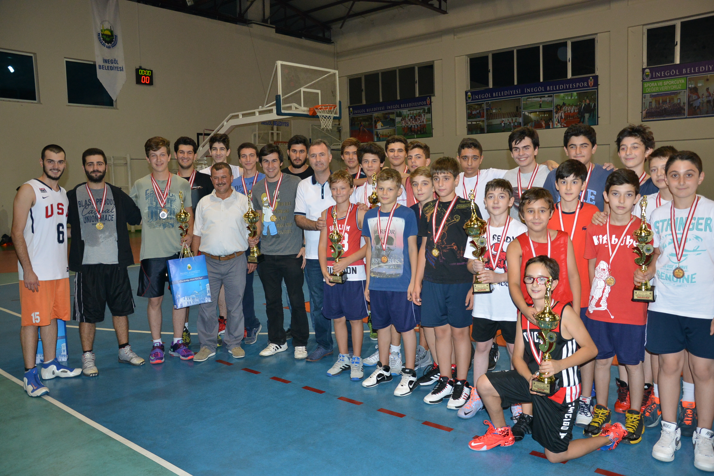 Sokak basketbolunda ödüller sahiplerini buldu