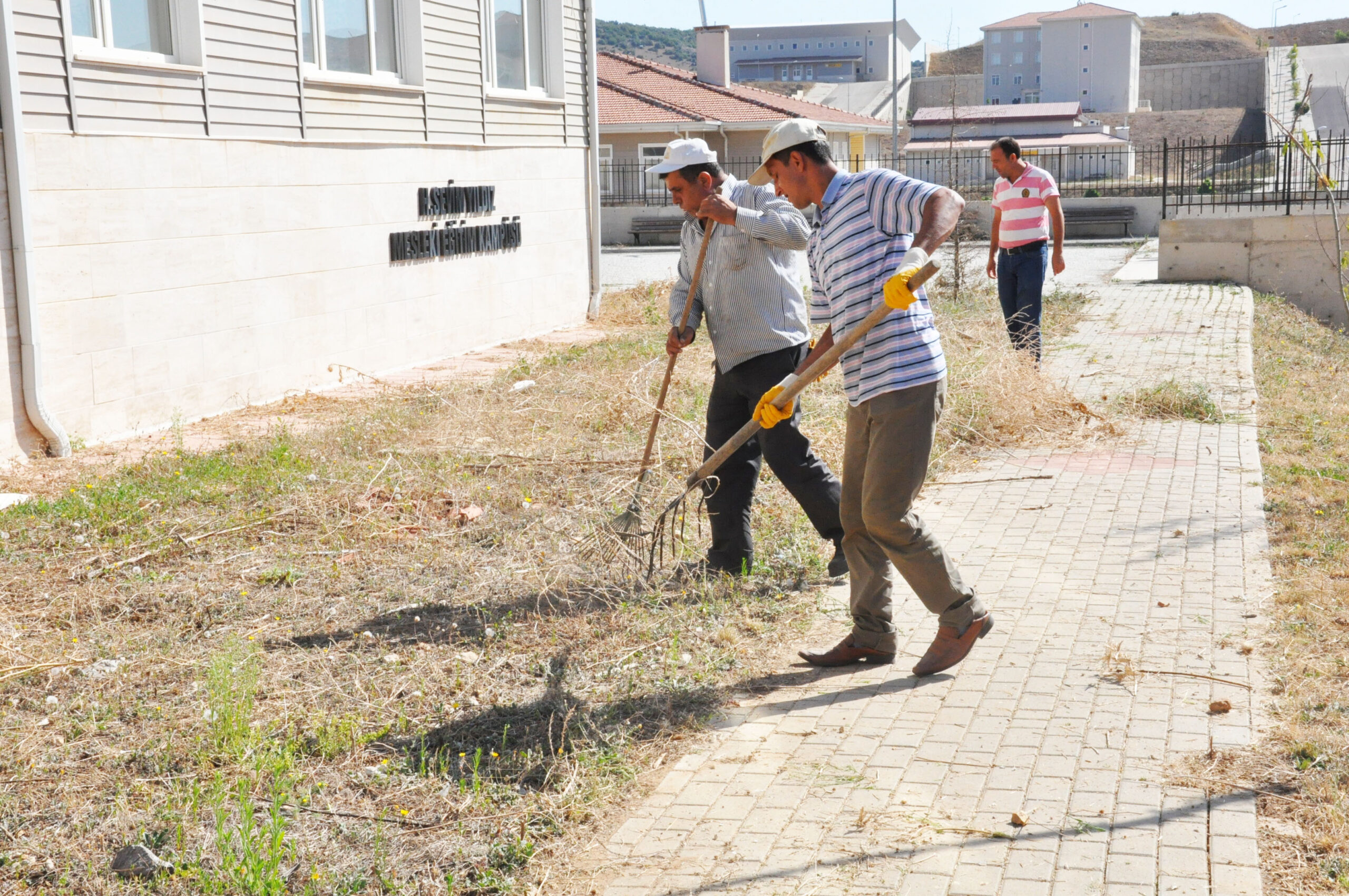 Eğitim kampüsü temizlendi