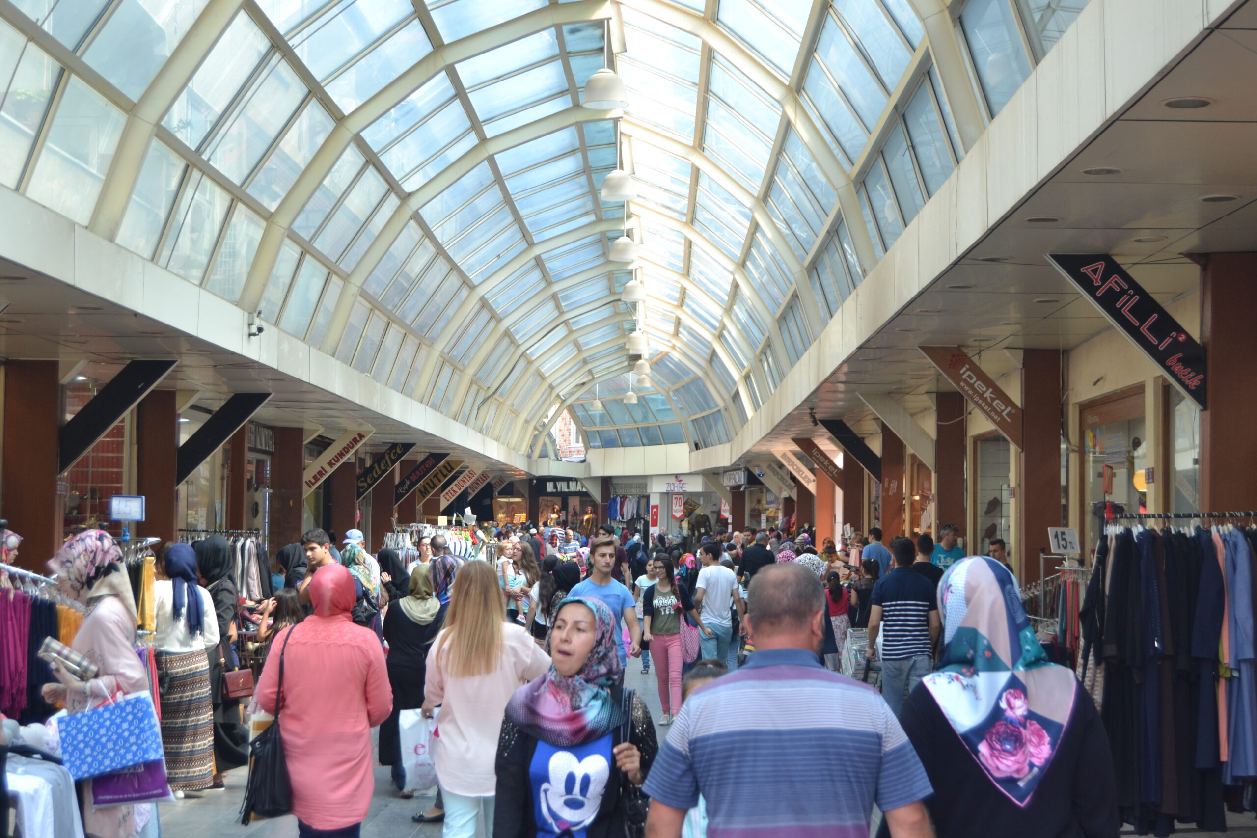 Çarşıda bayram telaşı