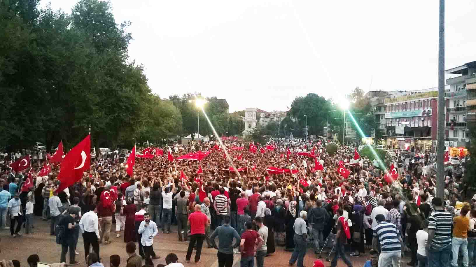 Binlerce İnegöllü teröre lanet yağdırdı