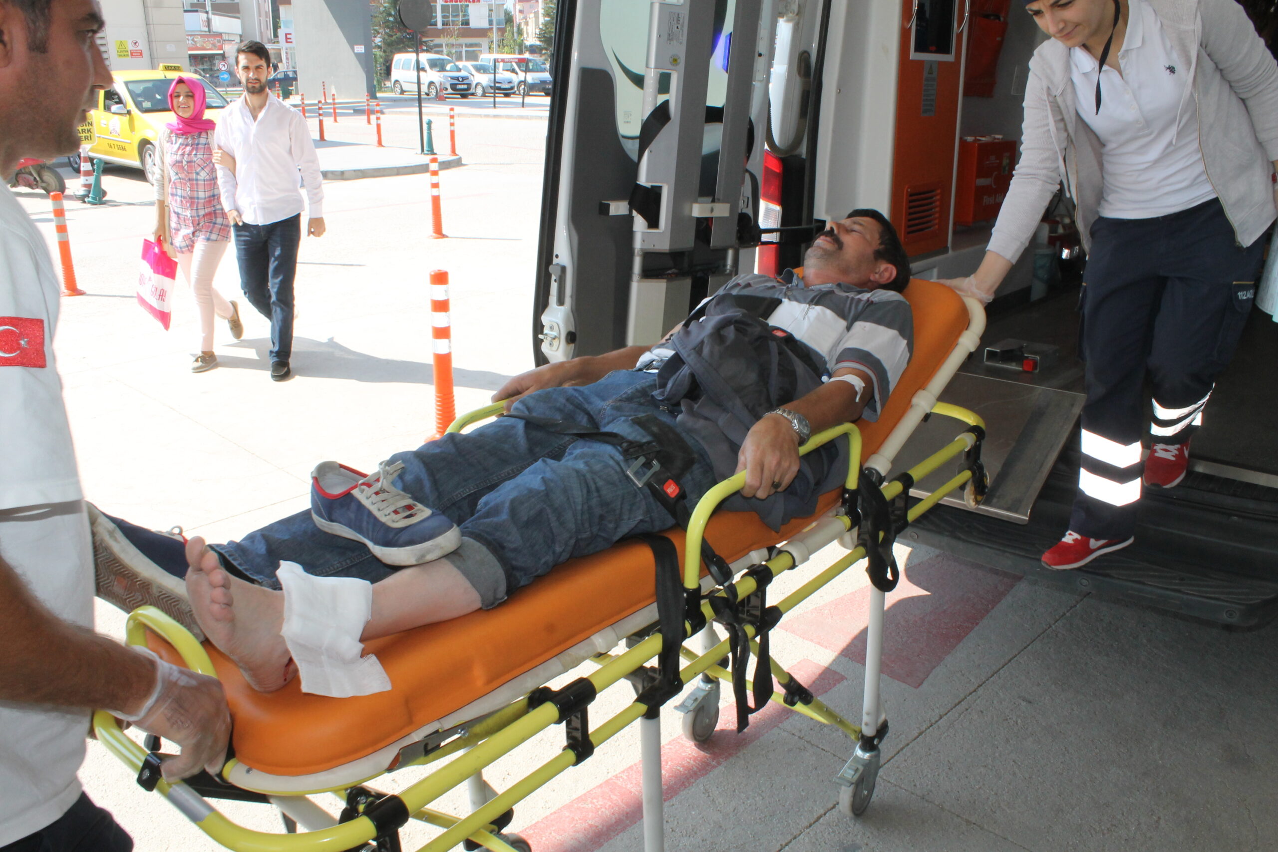 Otomobil ile motosiklet çarpıştı: 1 yaralı