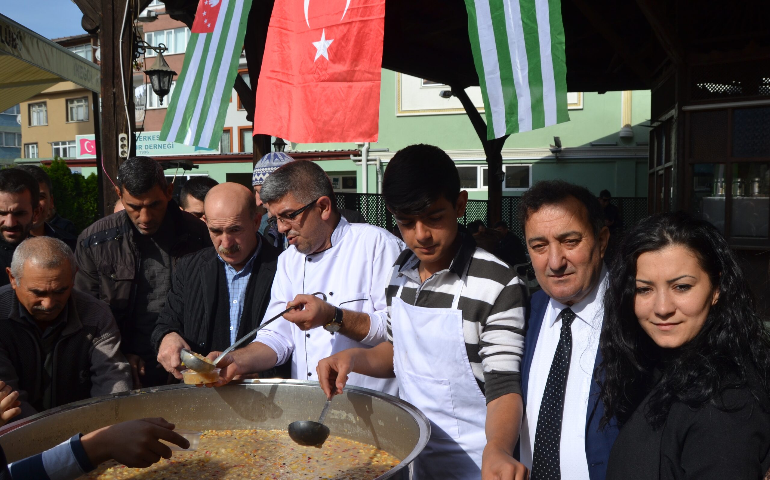 Abhazlardan aşure ikramı