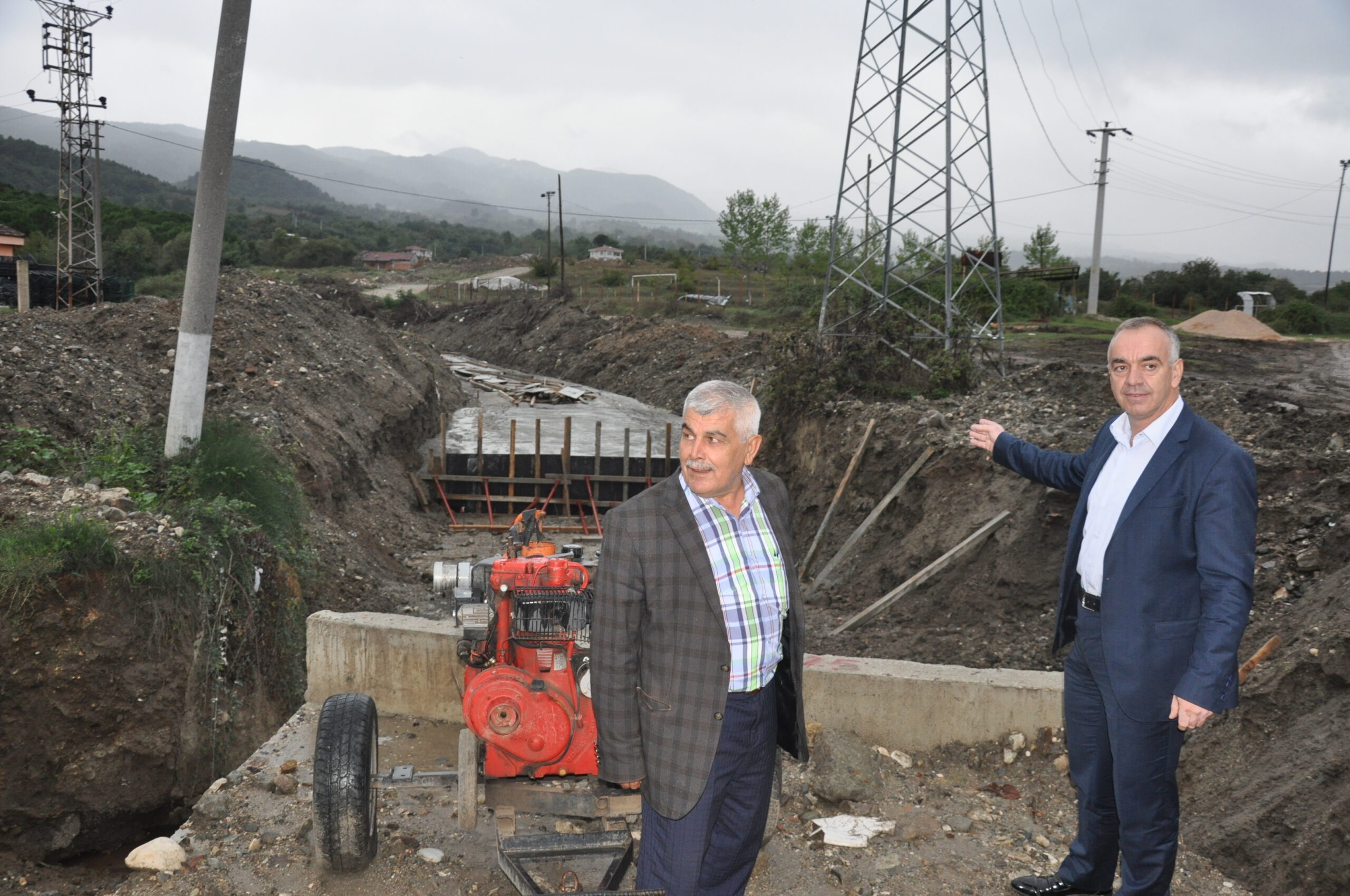 ADİL KANSU ATEŞ PÜSKÜRDÜ “Sen kimin uşaklığını yapıyorsun”