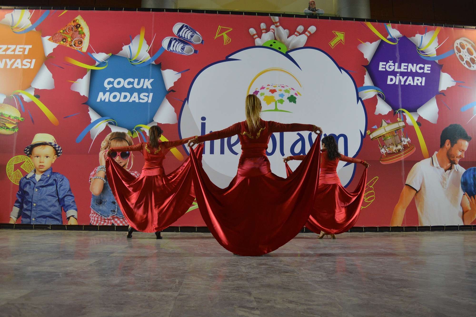 İnegöl AVM’de dans gecesi