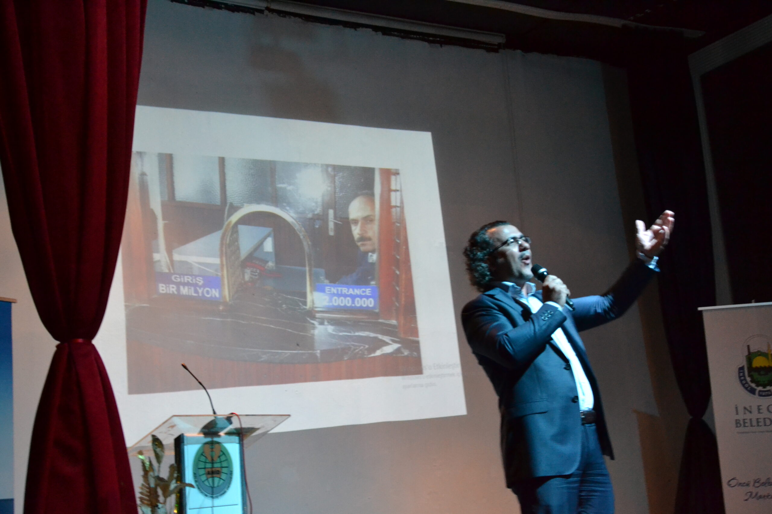 Aslanhan hem güldürdü hem de düşündürdü