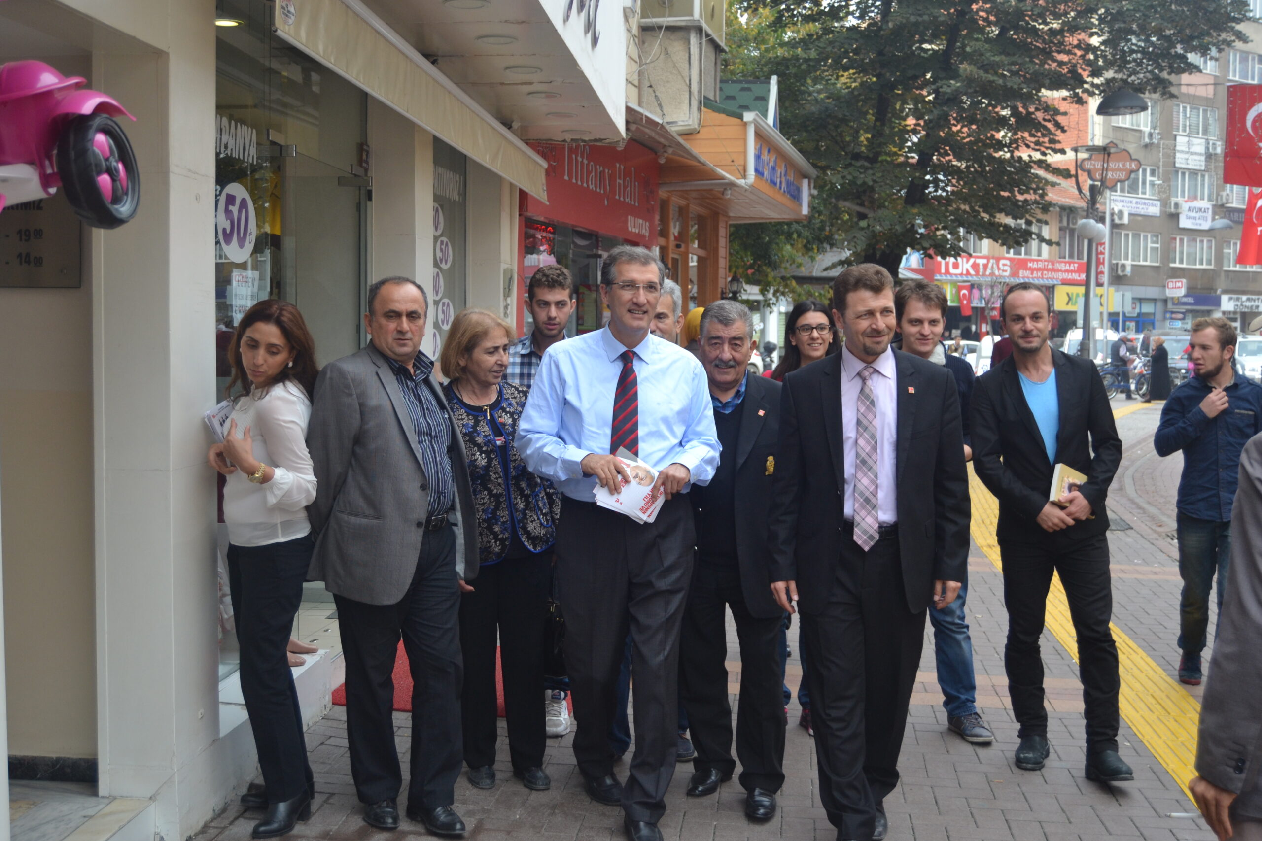 SİYASETÇİLER PARTİLERİNİ VE PARTİ ÇIKARLARINI GERİDE BIRAKMALI