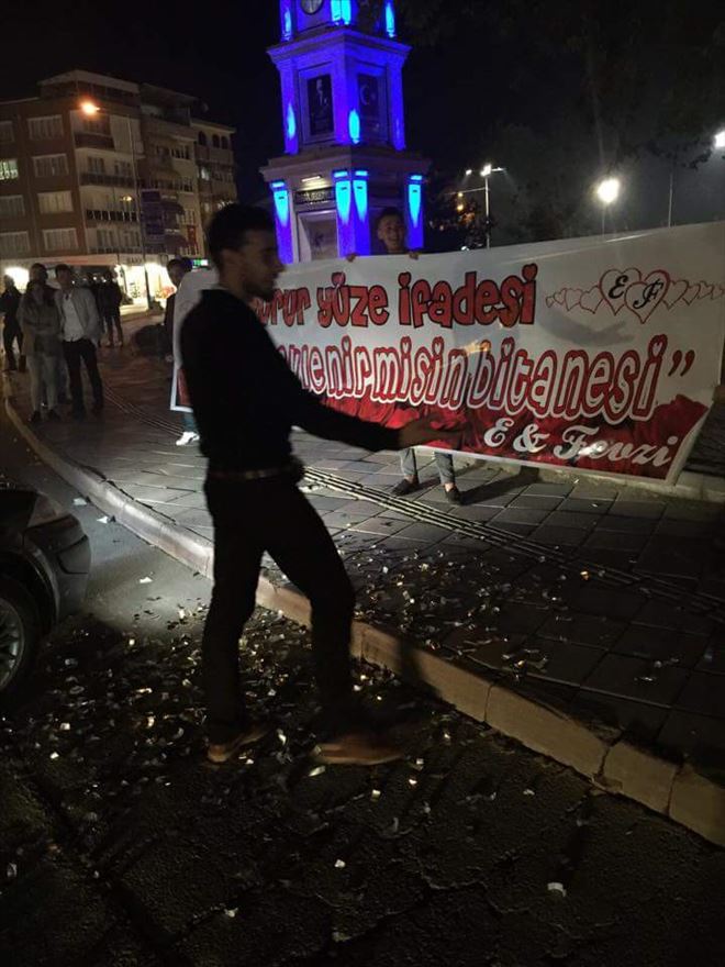 “Vurur yüze ifadesi, benimle evlenir misin bitanesi”