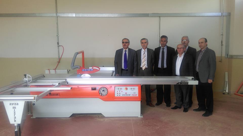 Mobilyacılardan Kampüse Makine Desteği