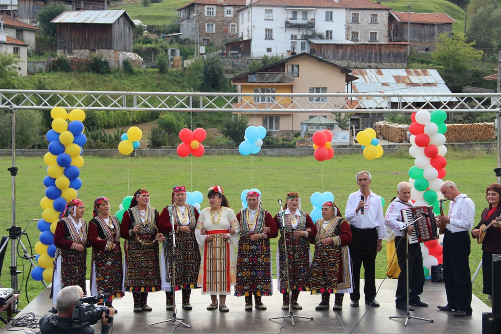 Belediyeden Borino’ya halı saha