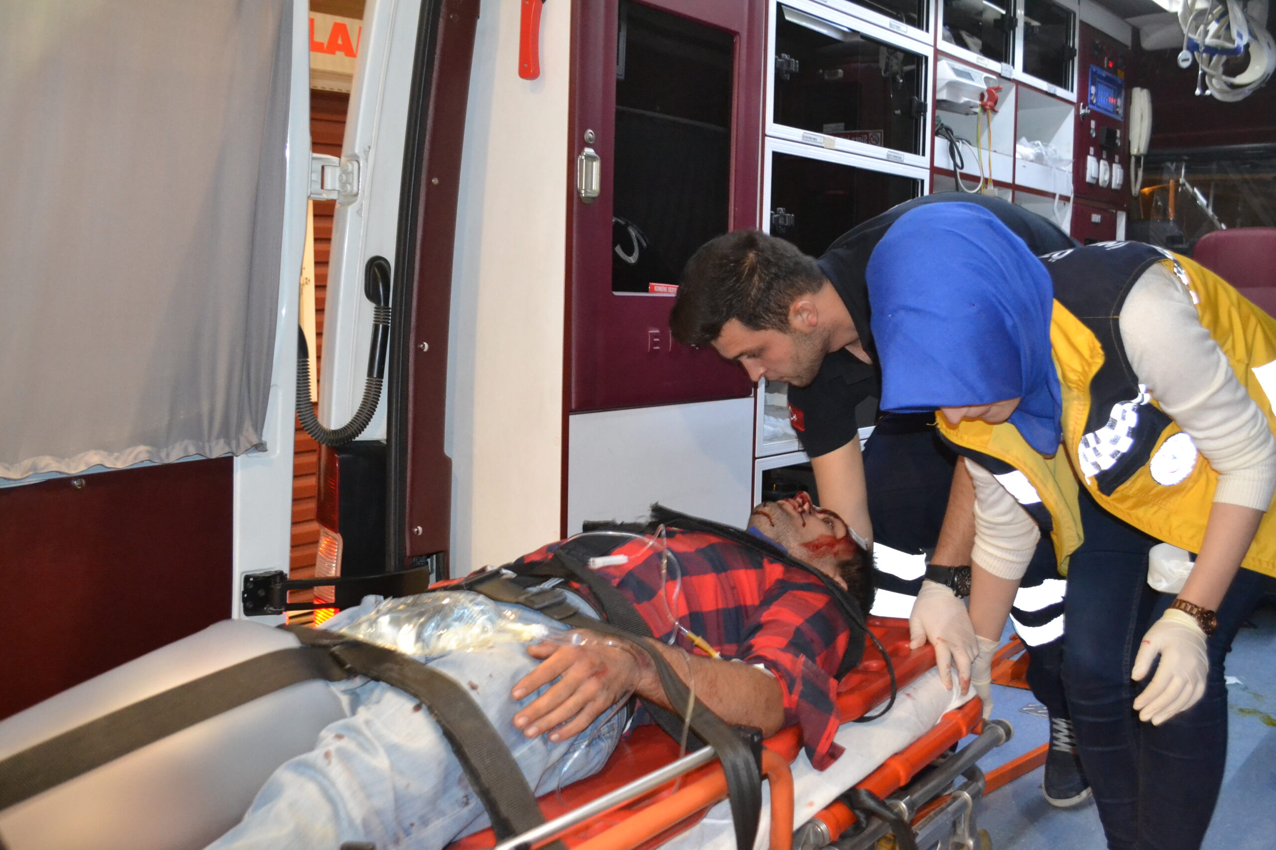 Motosikler ile otomobil çarpıştı: 1 yaralı