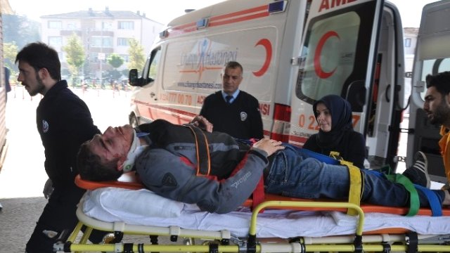 Traktör ters şeride girince…