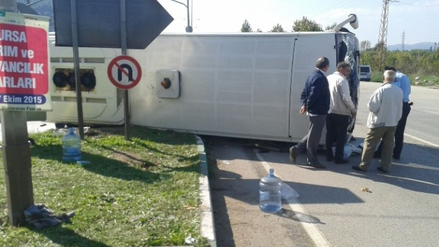 Otobüs yan yattı: 20 yaralı