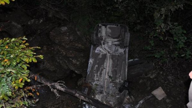 Hâkimiyetini kaybedip dereye uçtu