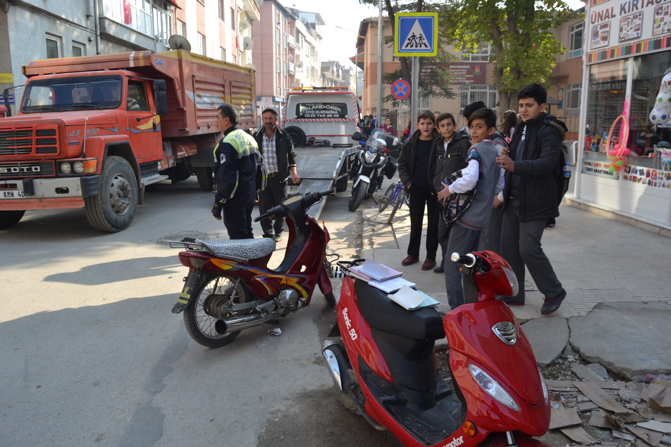 Emniyet uygulamalara devam ediyor