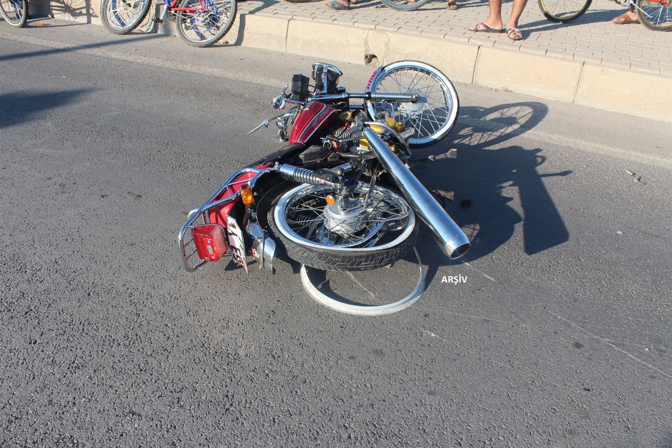 Otomobil ile motosiklet çarpıştı: 1 yaralı