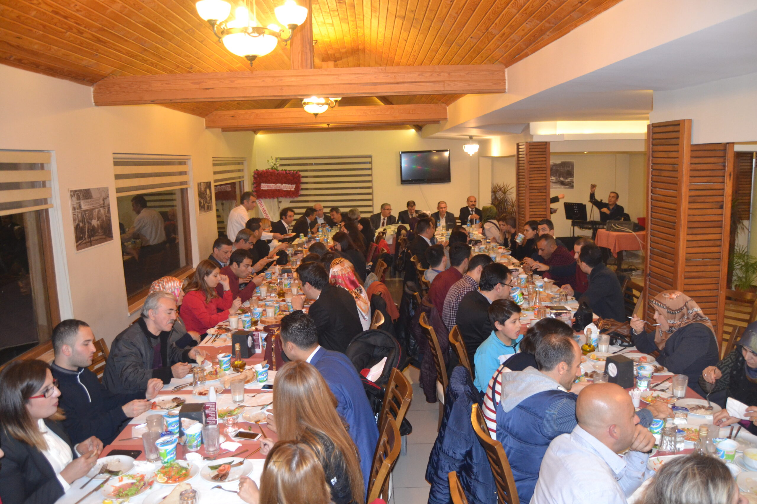 TOKİ Öğretmenleri yemekte buluştu