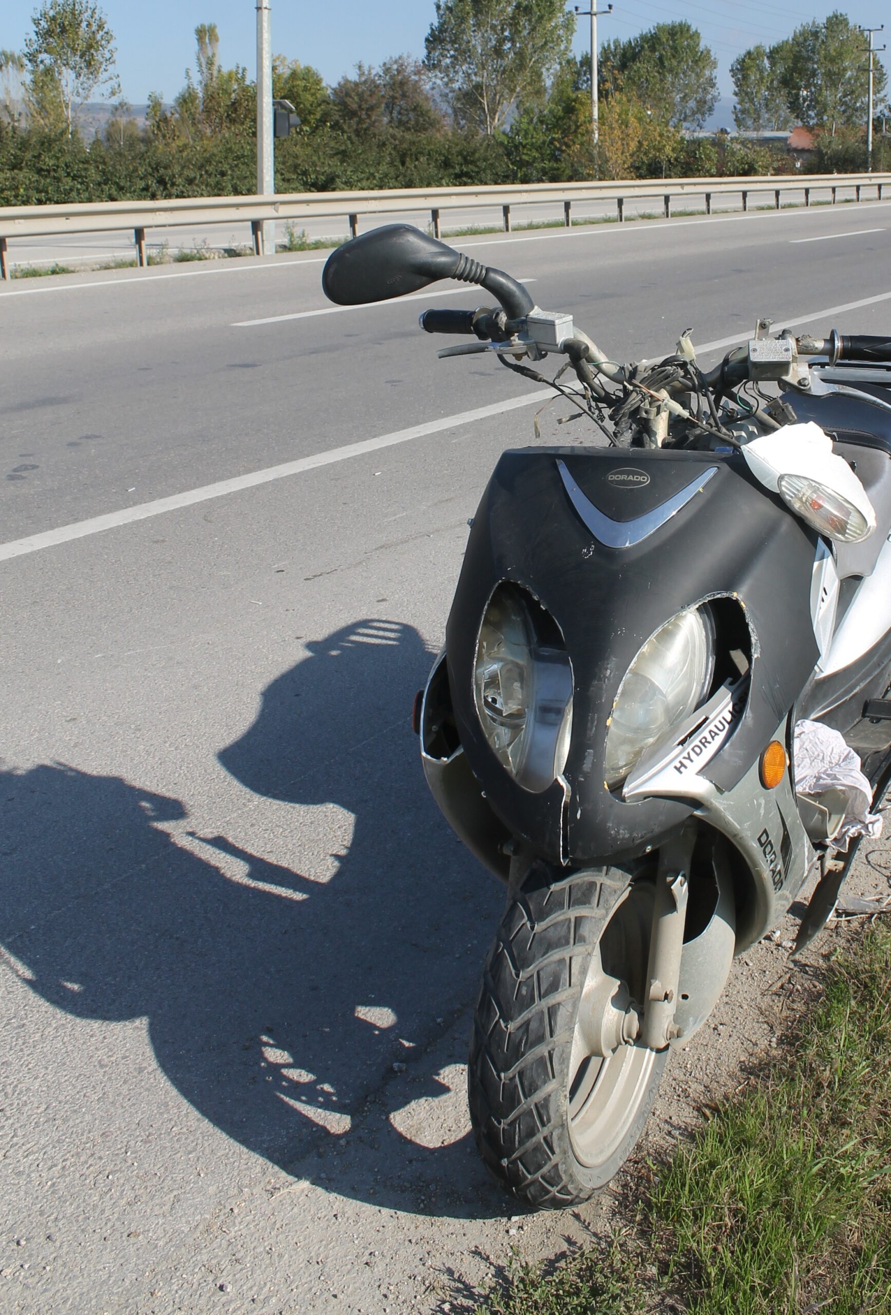 Motosiklet yan yattı: 2 yaralı