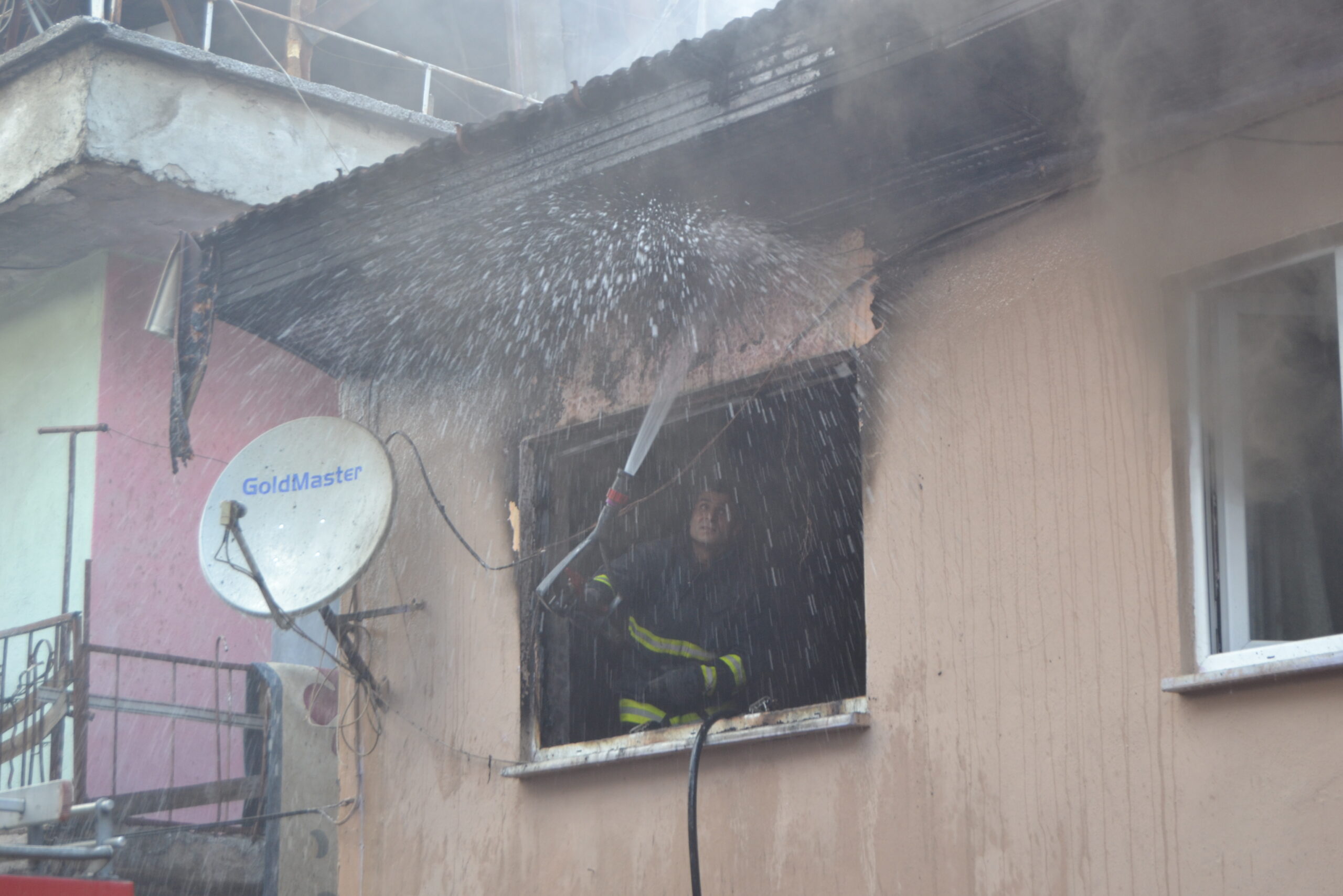 Yenice Mahallesi’nde korkutan yangın