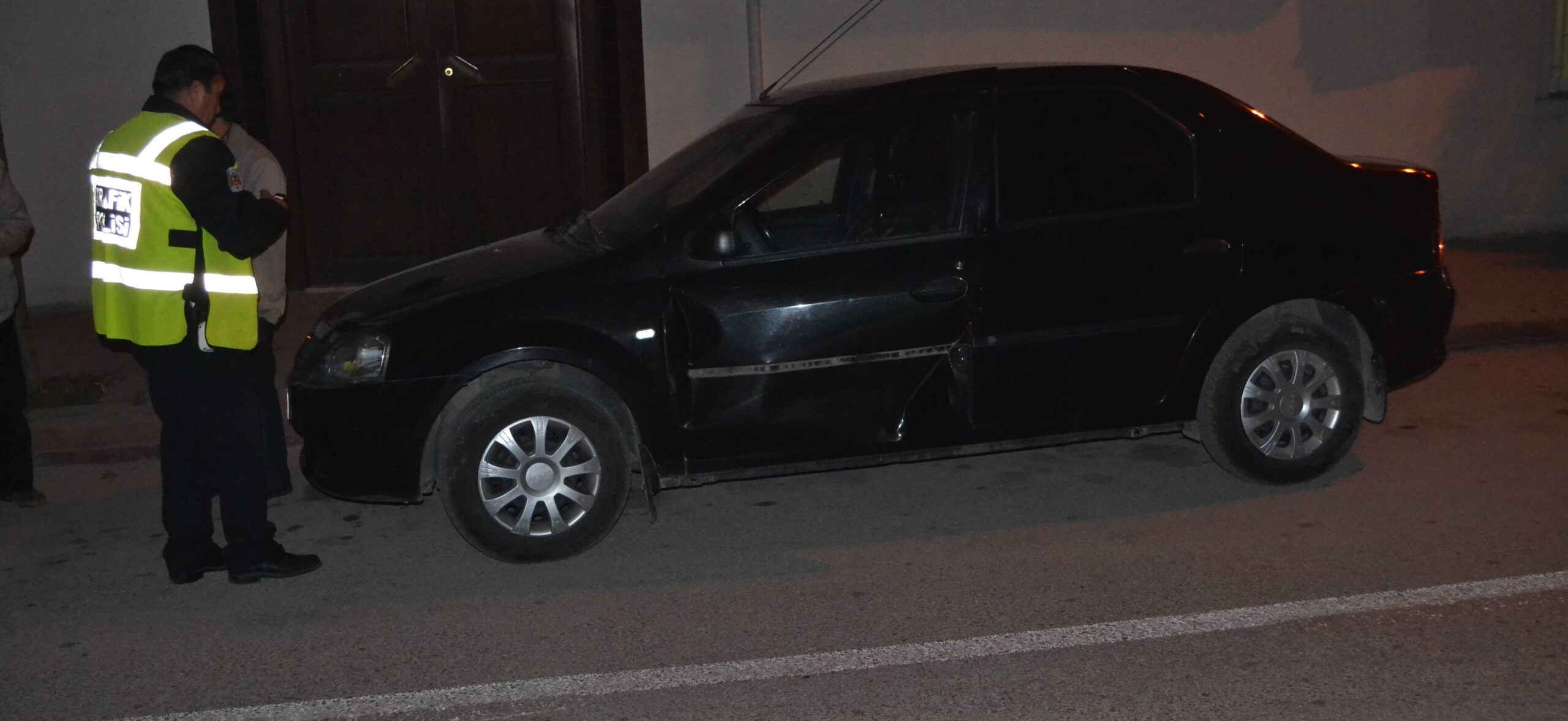 Aracın kapsını açtı, olan oldu