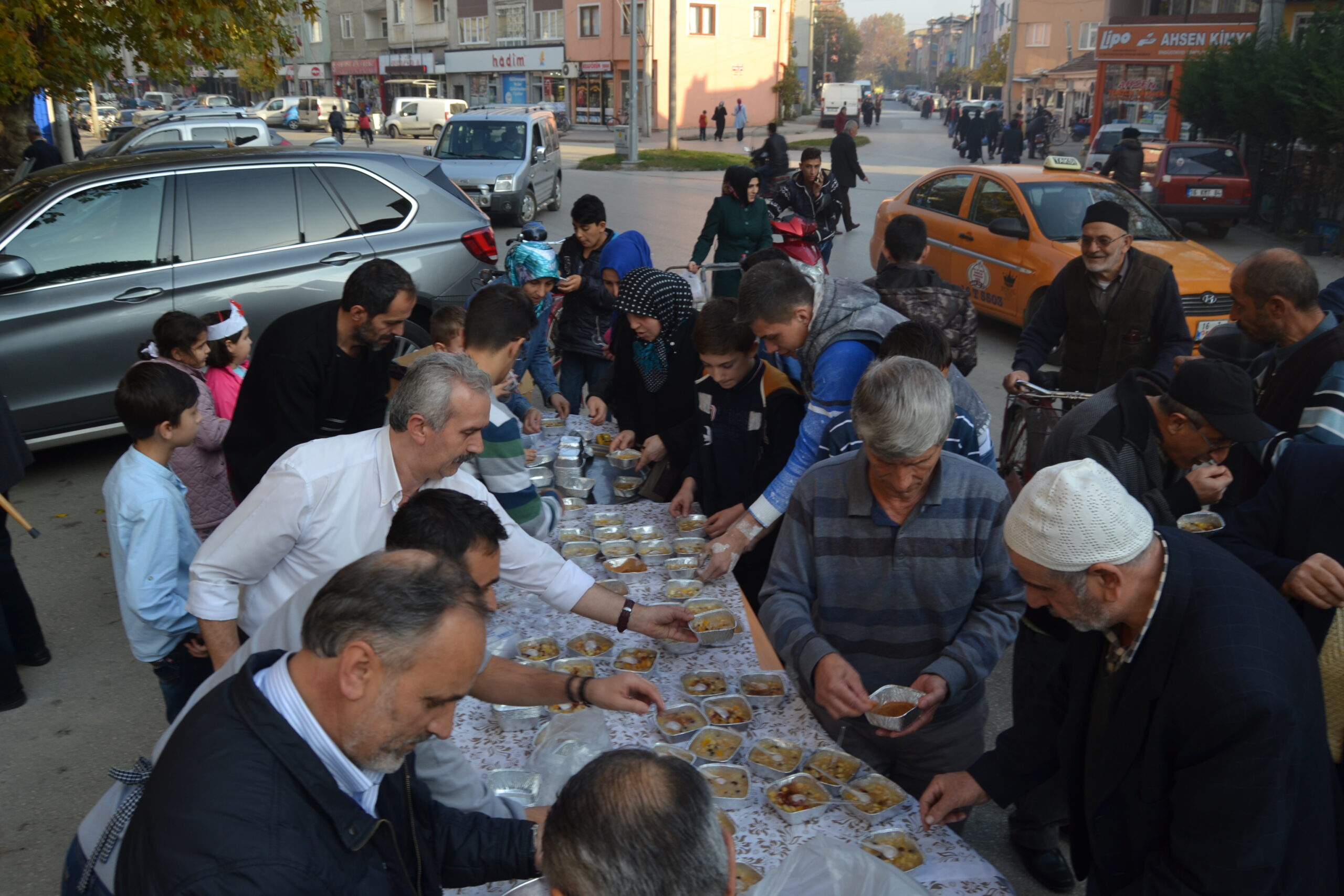 Esnaftan aşure ikramı