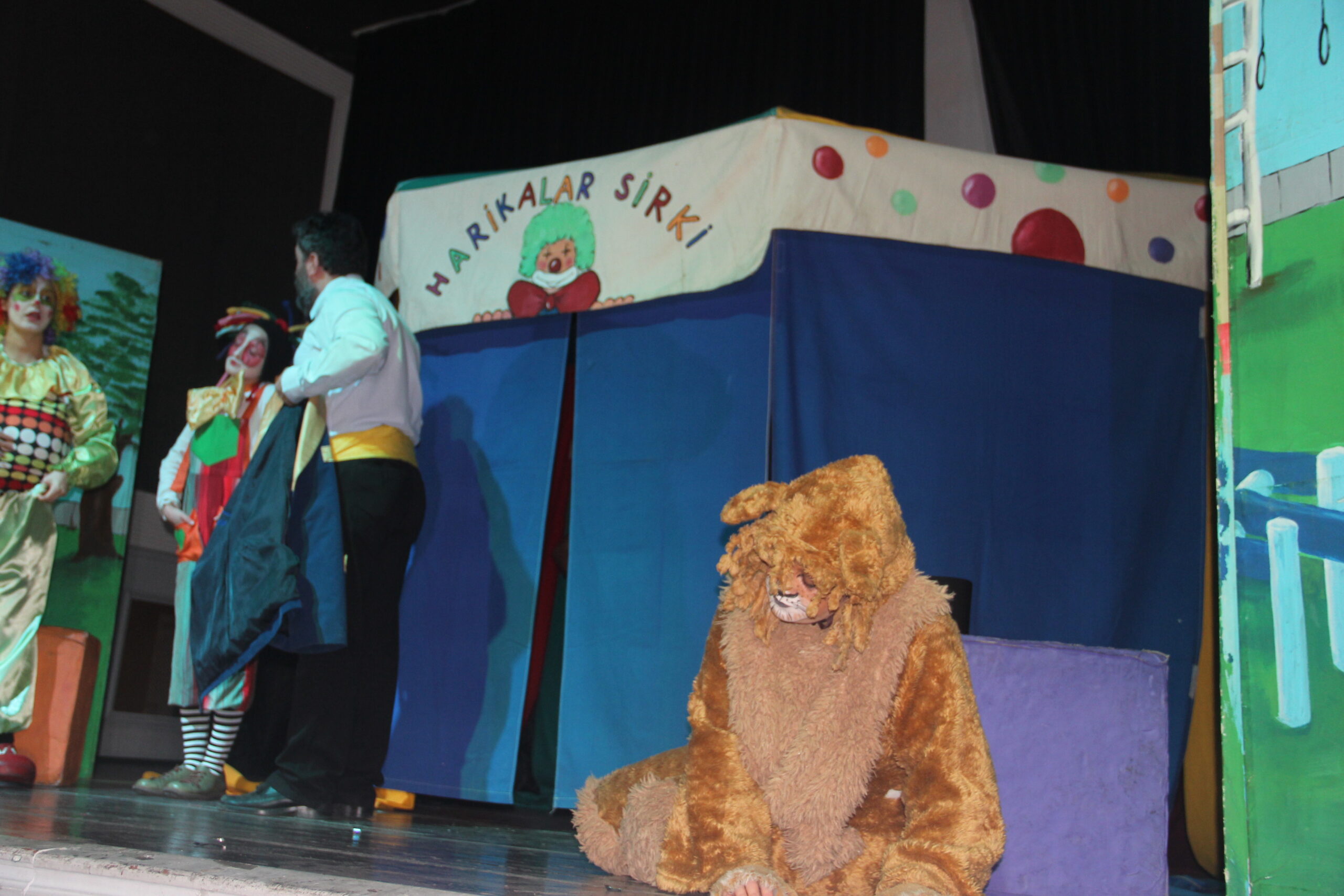 Harikalar sirki ilgiyle izlendi