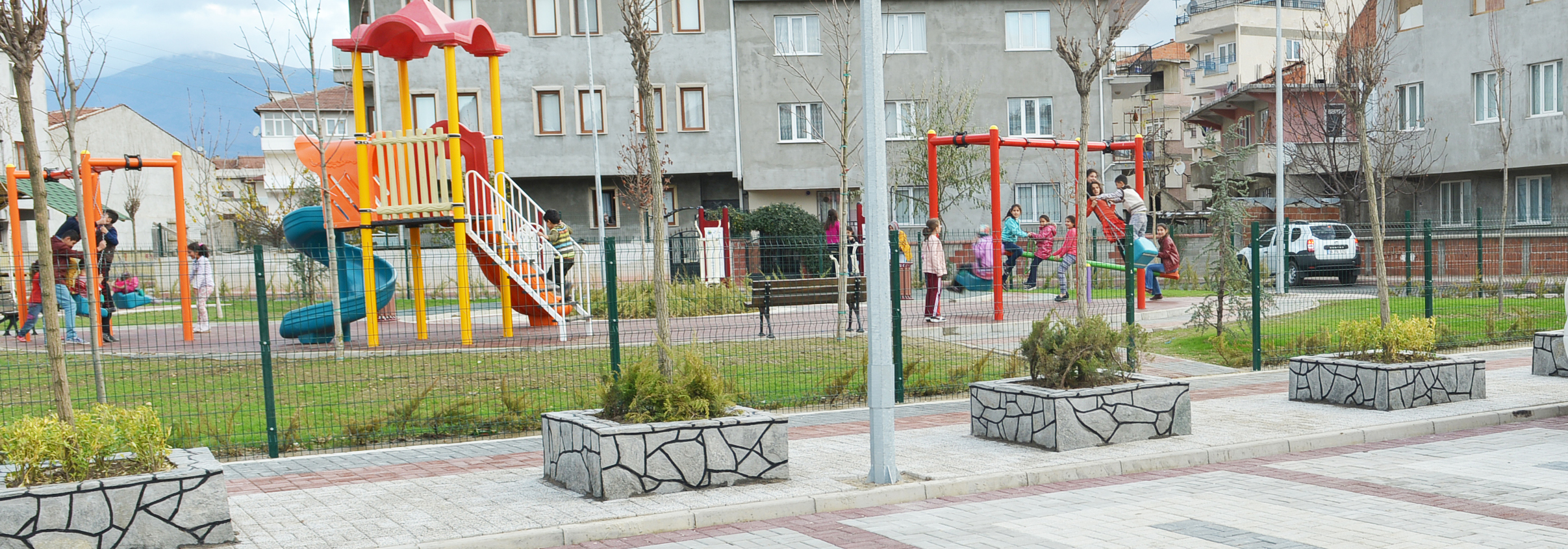 Belediye hizmet vermeye devam ediyor