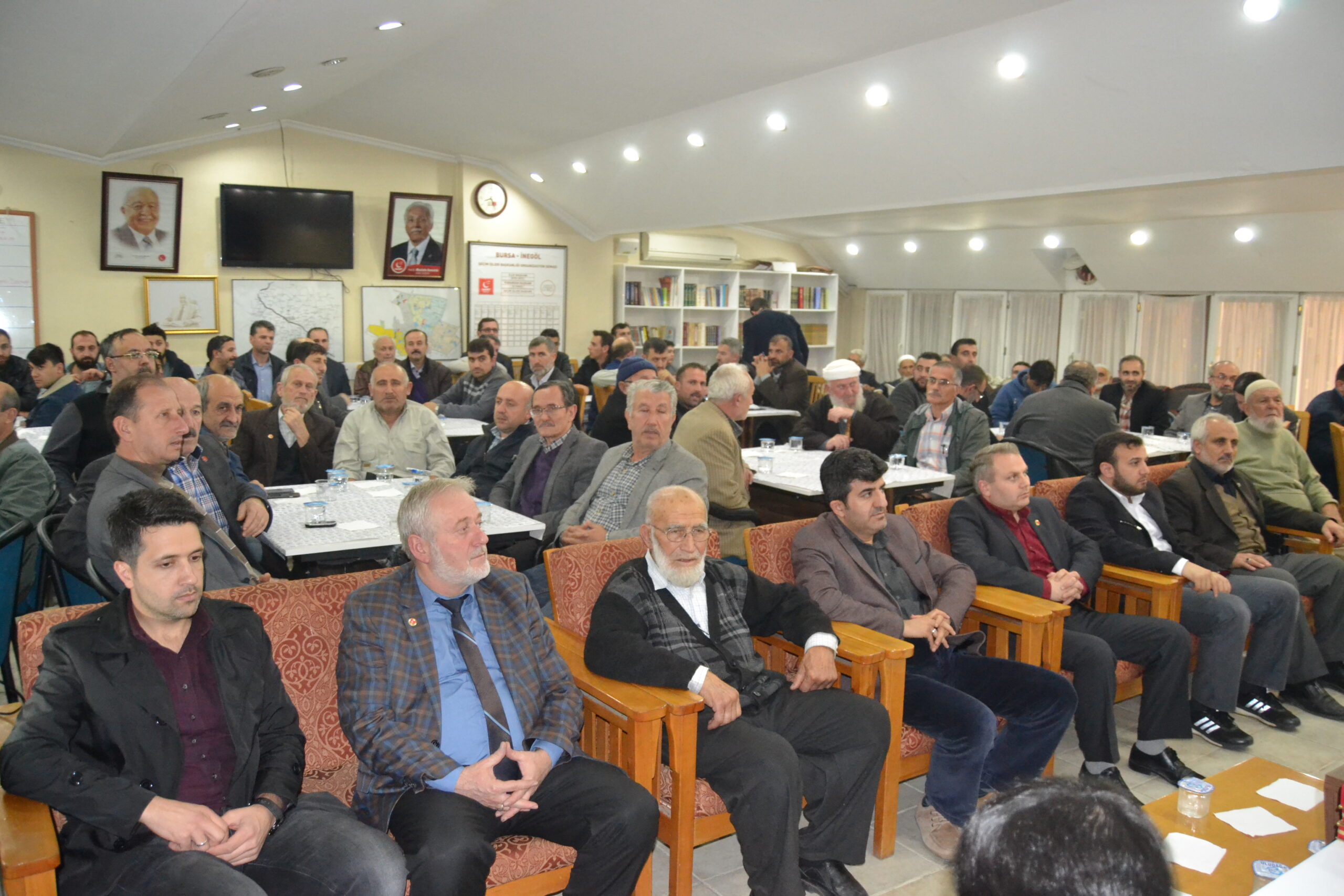 Hakkın rızasını kazanmak hizmetten geçer