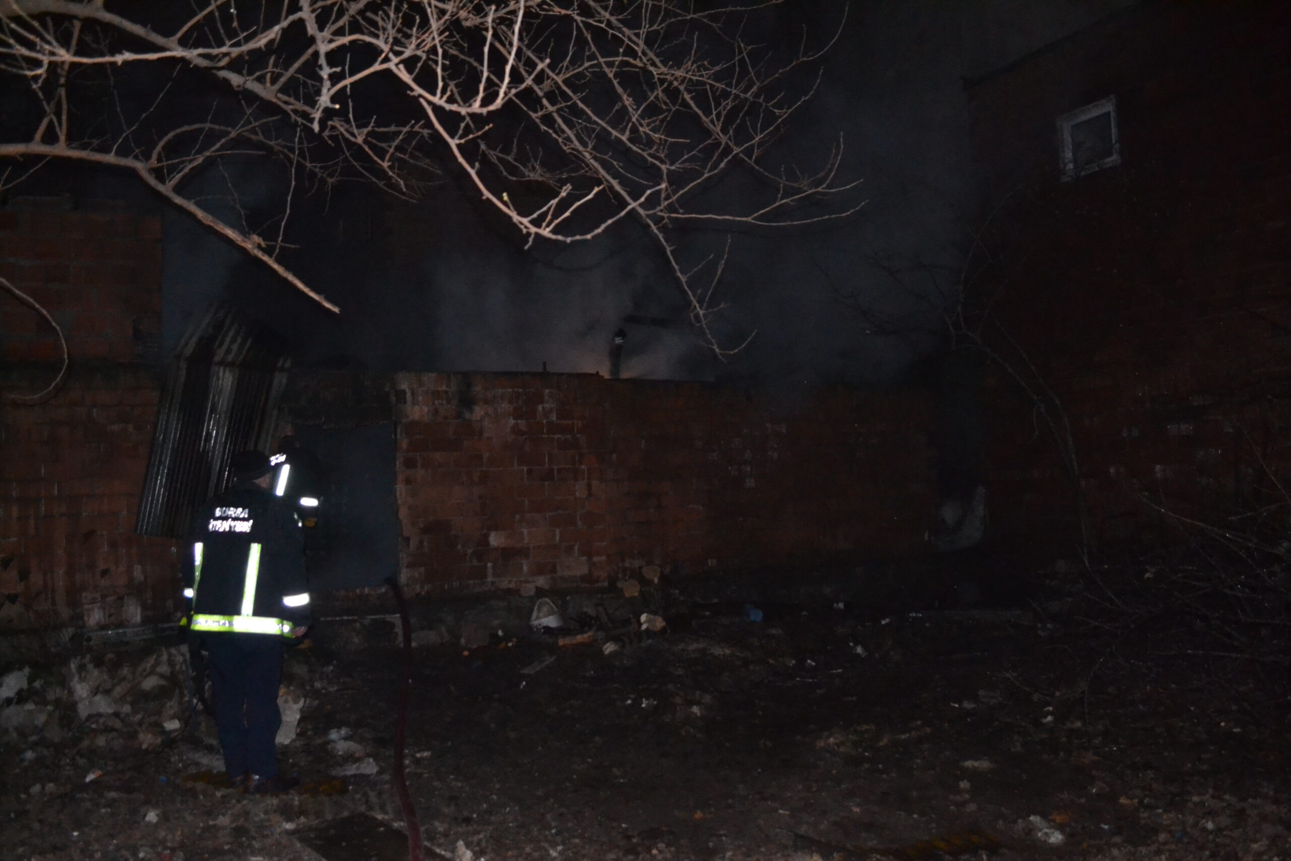 Sinanbey’de odunluk yangını