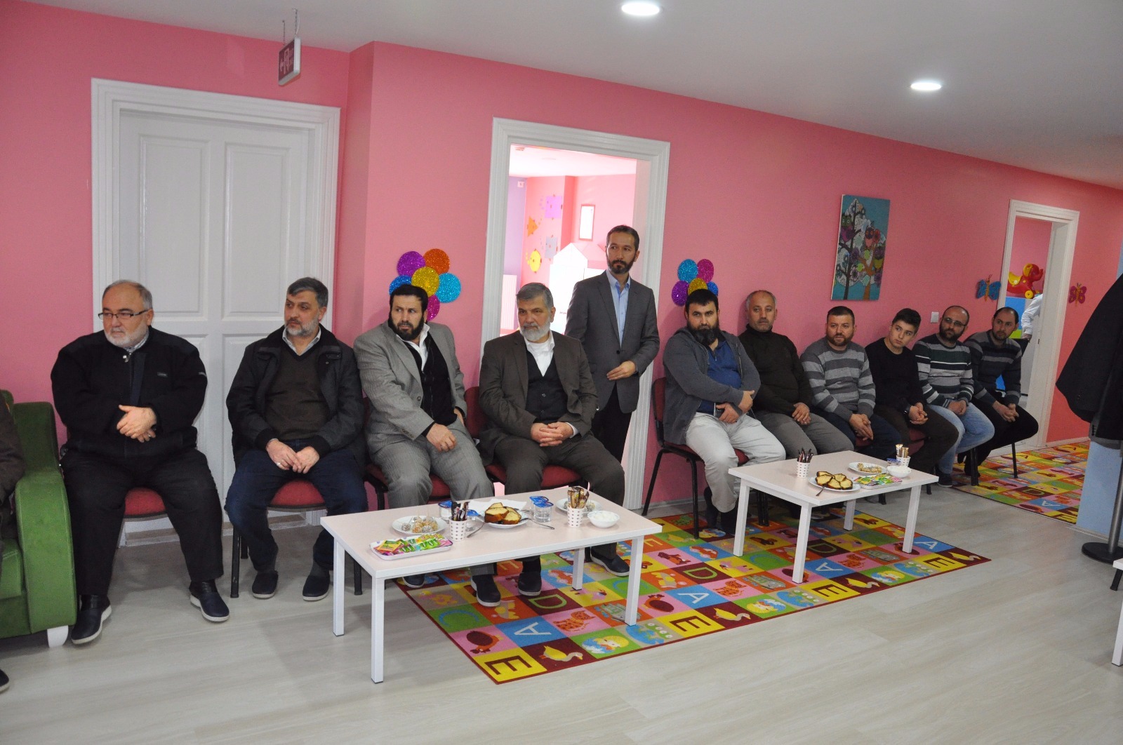 Çocuk mektebini ziyaret ettiler