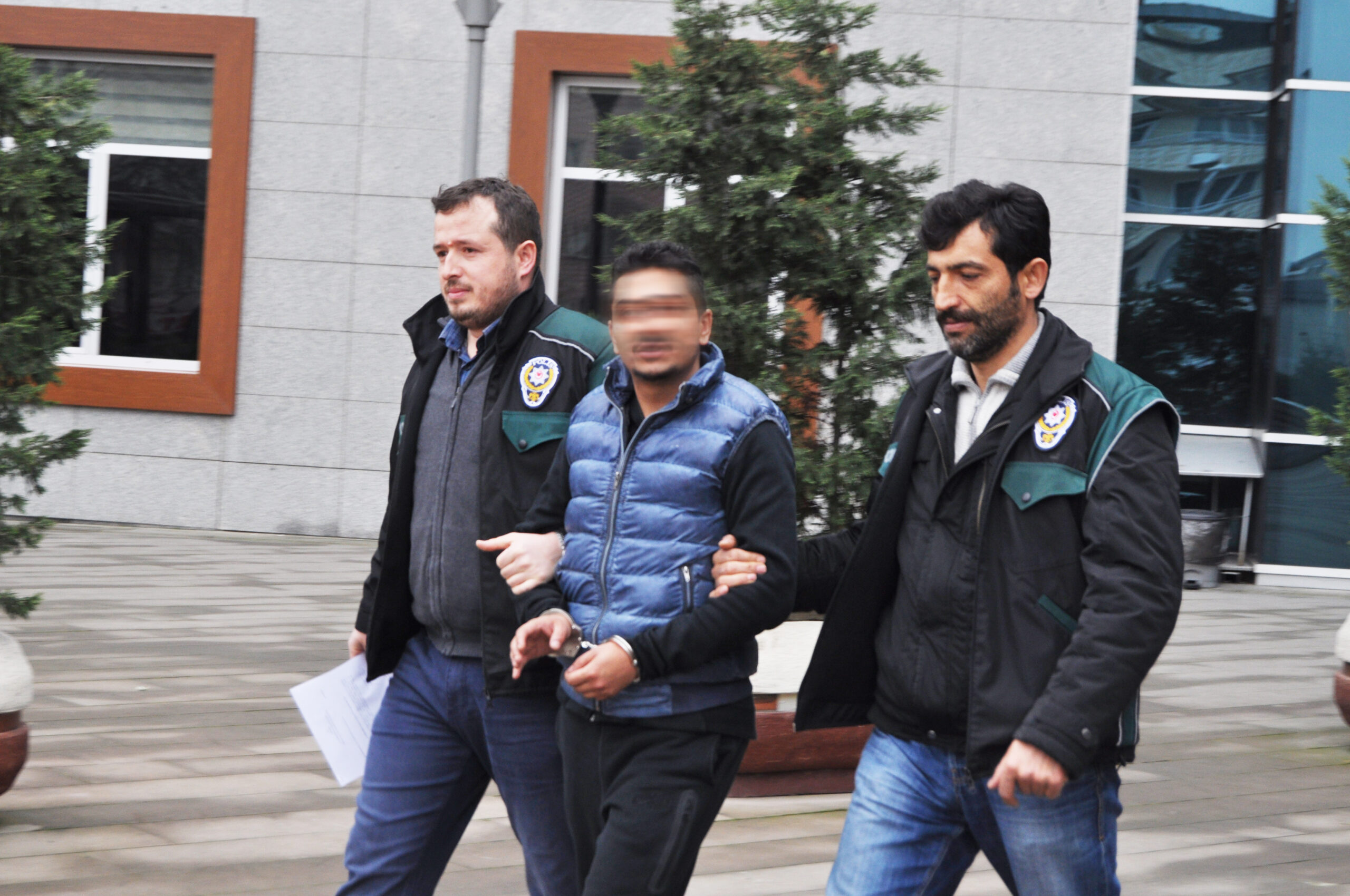 Uyuşturucu satıcısı suçüstü yakalandı