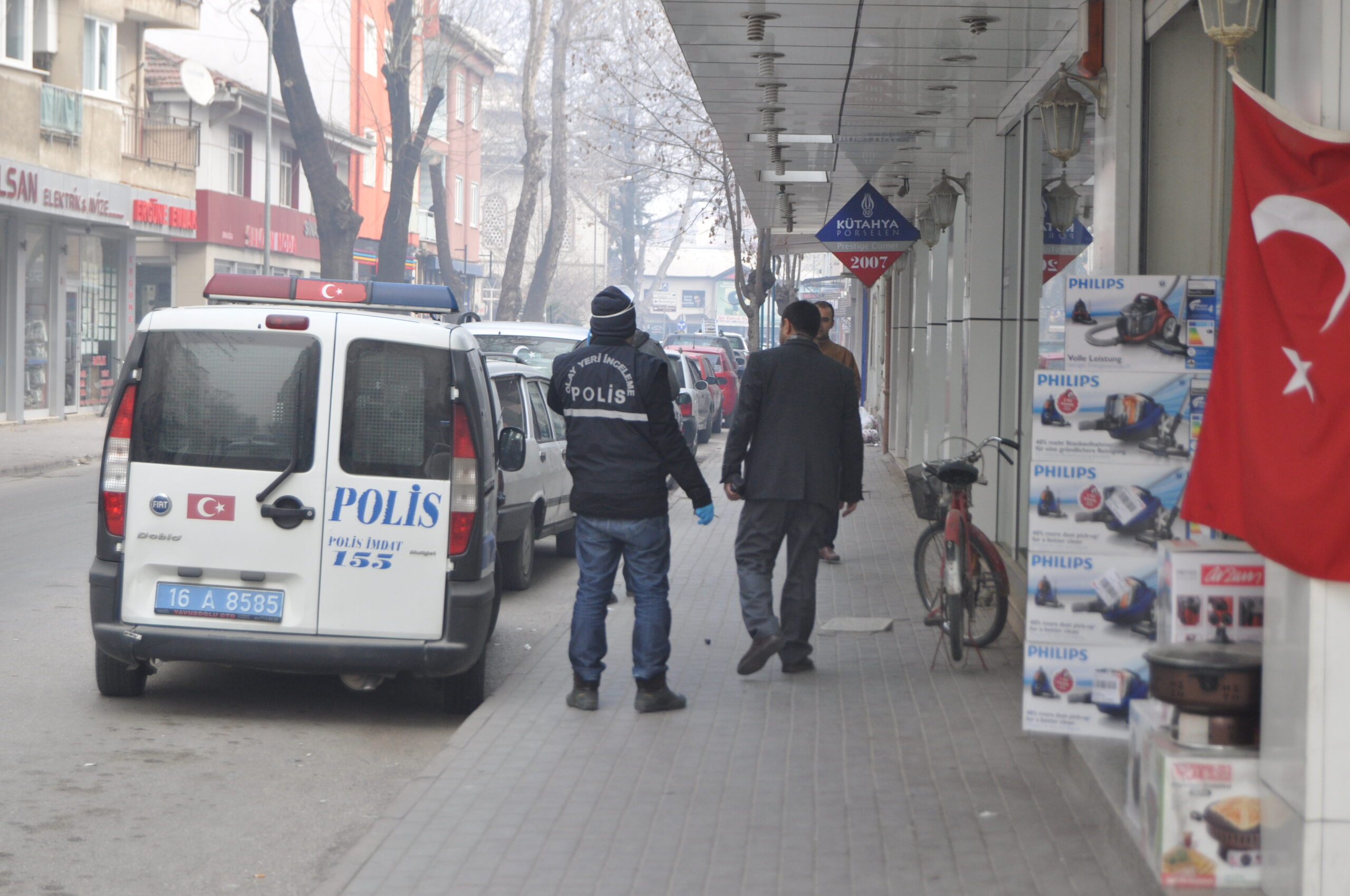 HIRSIZLAR 15 İŞYERİNE GİRDİ Emniyet peşlerine düştü