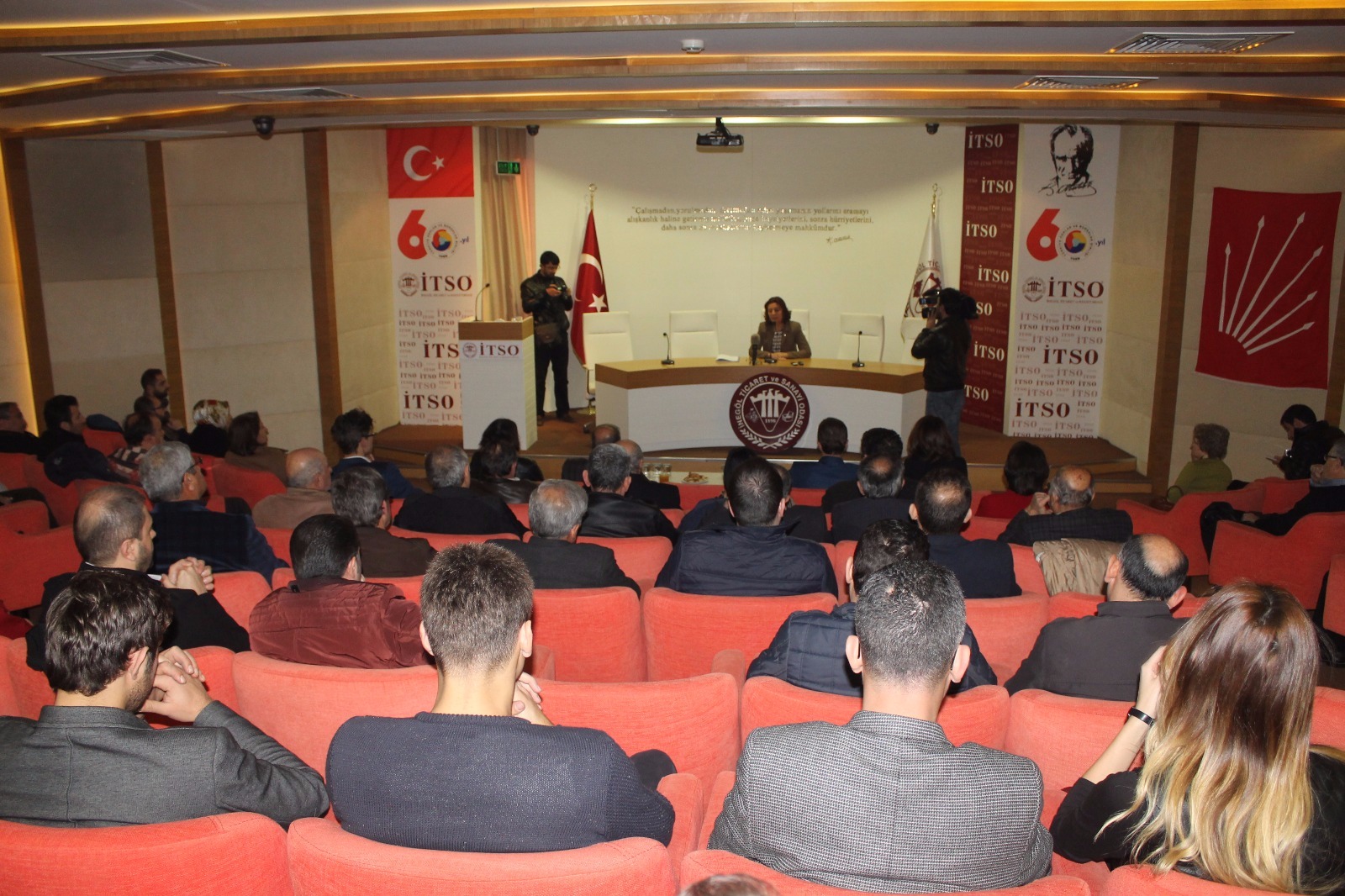 CHP BURSA MİLLETVEKİLİ LALE KARABIYIK’TAN  Ekonomi ve Dış Ticaret konferansı